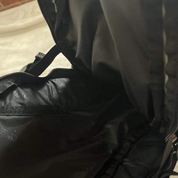 NWOT Camelbak M.U.L.E. grey small hiking pack - Picture 2 of 3